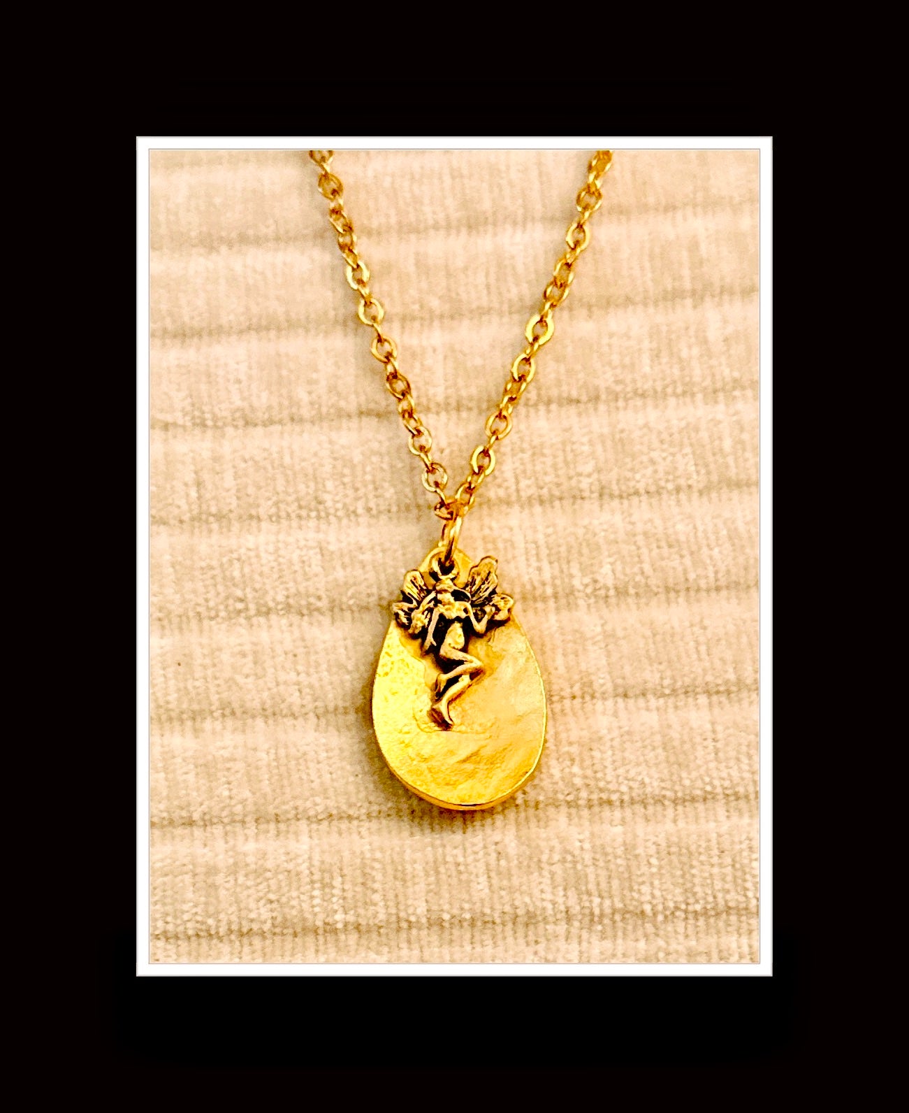 ✨Golden Goddess Pendant Necklace✨