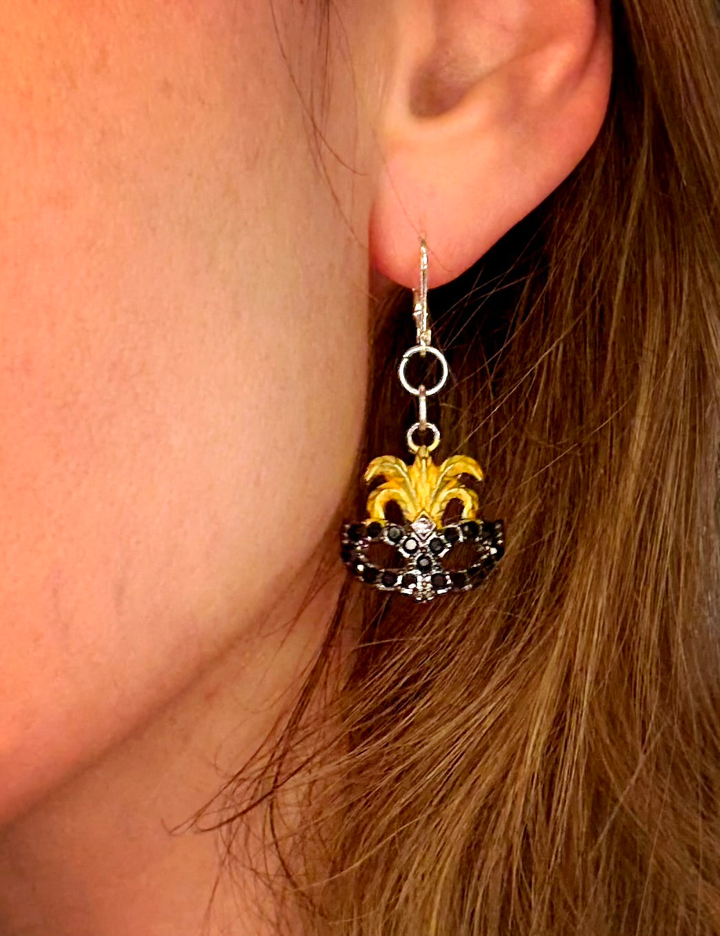 Mysterious Mascaraed Earring Set