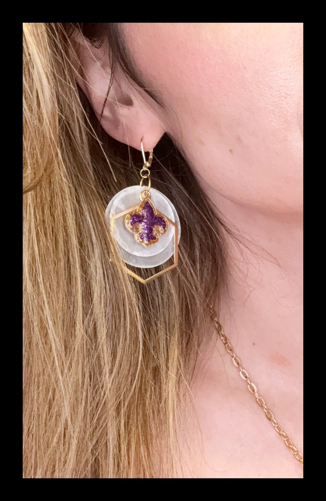 ✨Capiz Shell Mardi Gras Earring Set✨