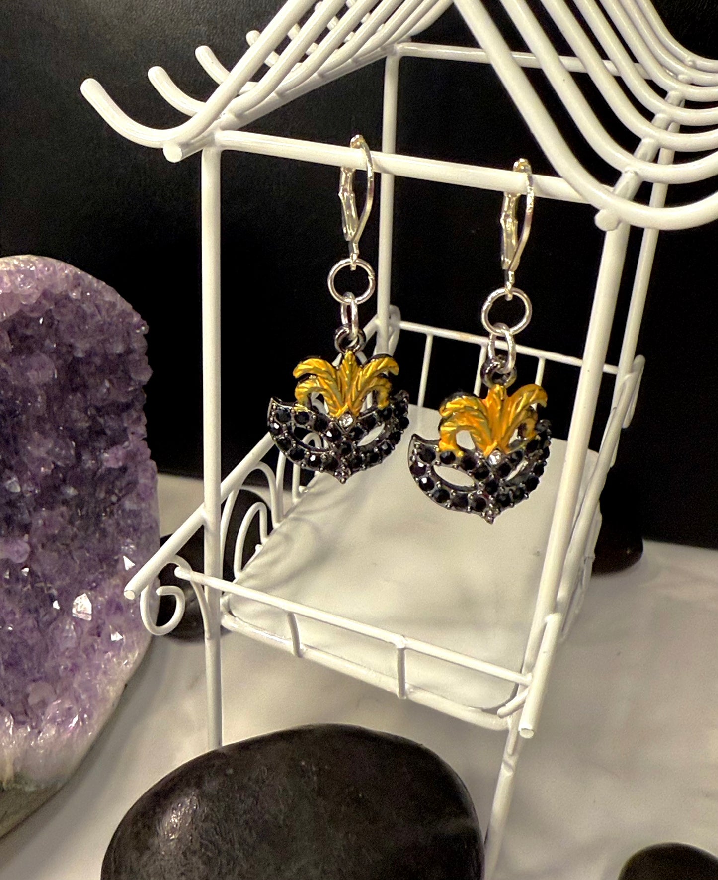 Mysterious Mascaraed Earring Set
