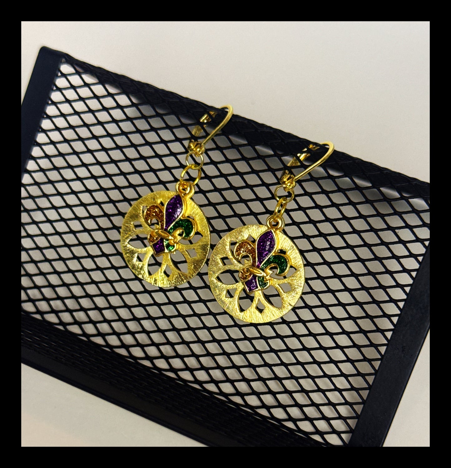 **Mardi Gras Muse Earring Set**