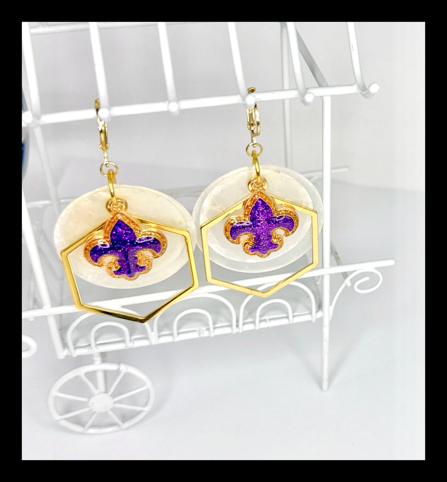 ✨Capiz Shell Mardi Gras Earring Set✨