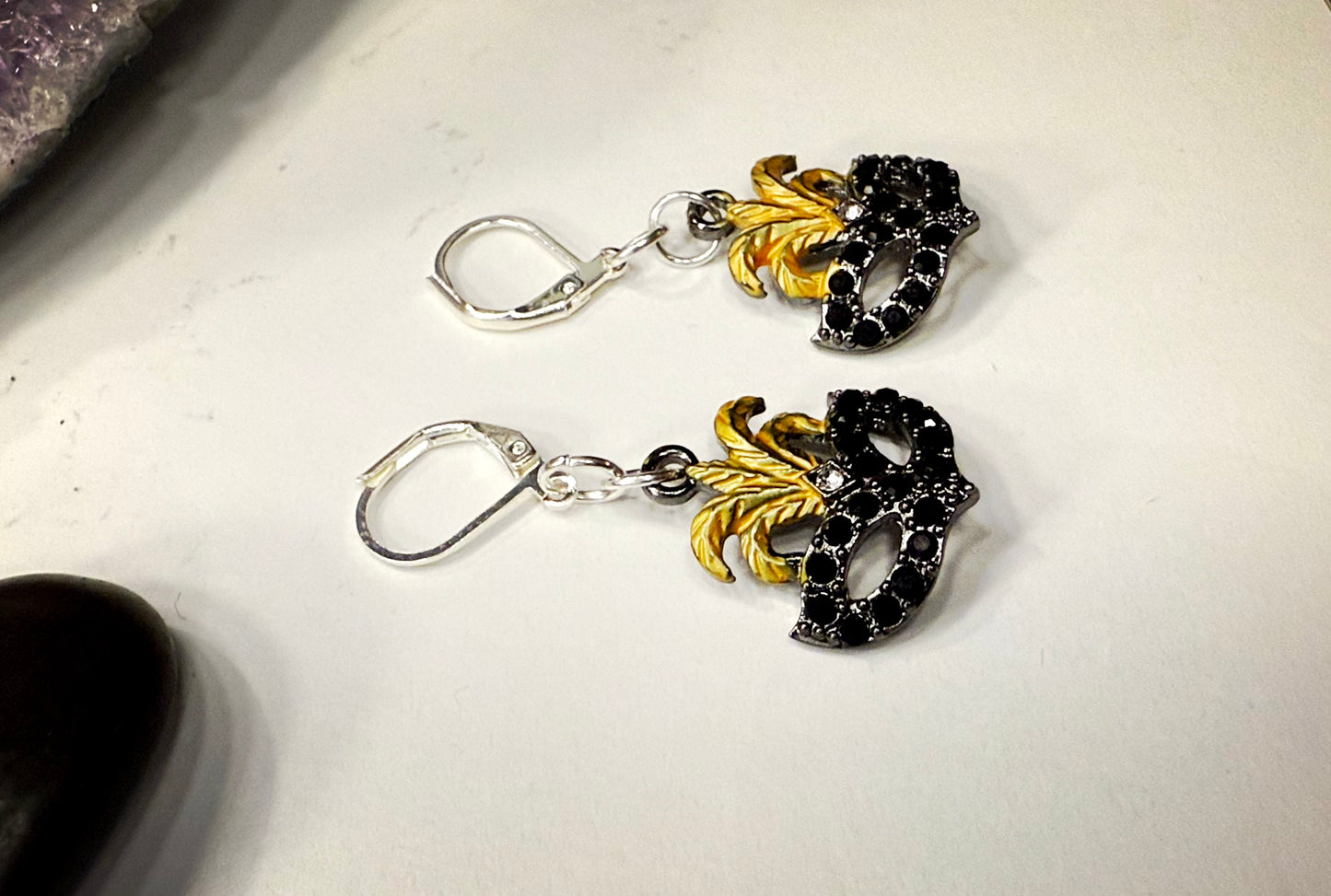 Mysterious Mascaraed Earring Set