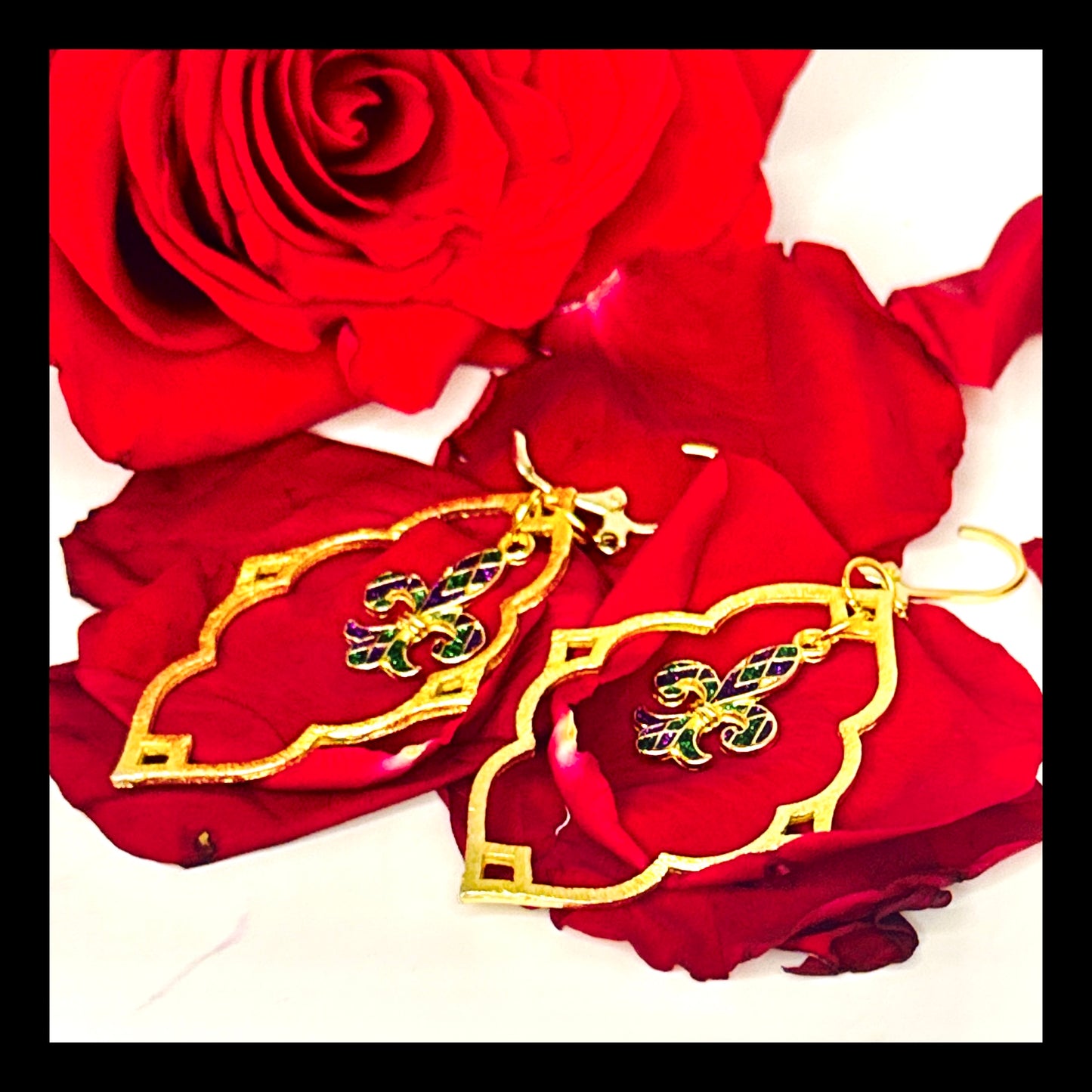 **The Queen of 2025 Earring Set**