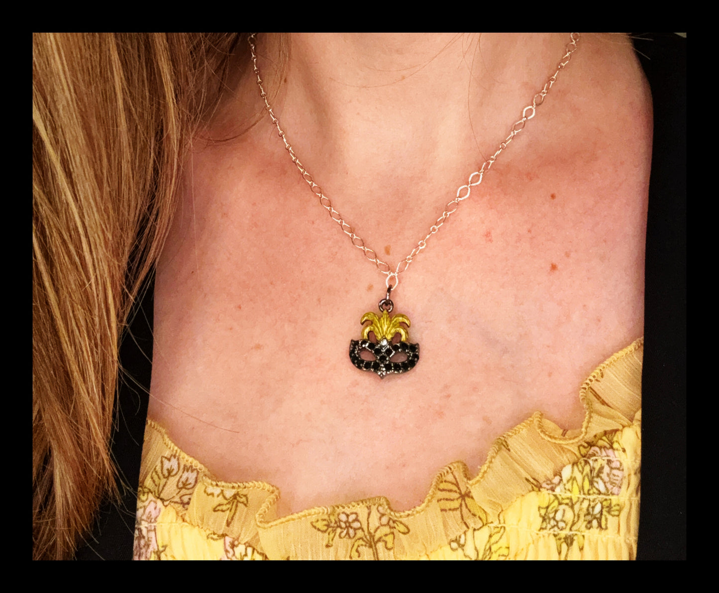 ✨*Mysterious Mardi Gras Mask Necklace*✨