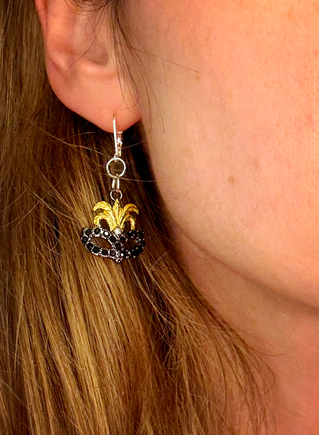 Mysterious Mascaraed Earring Set