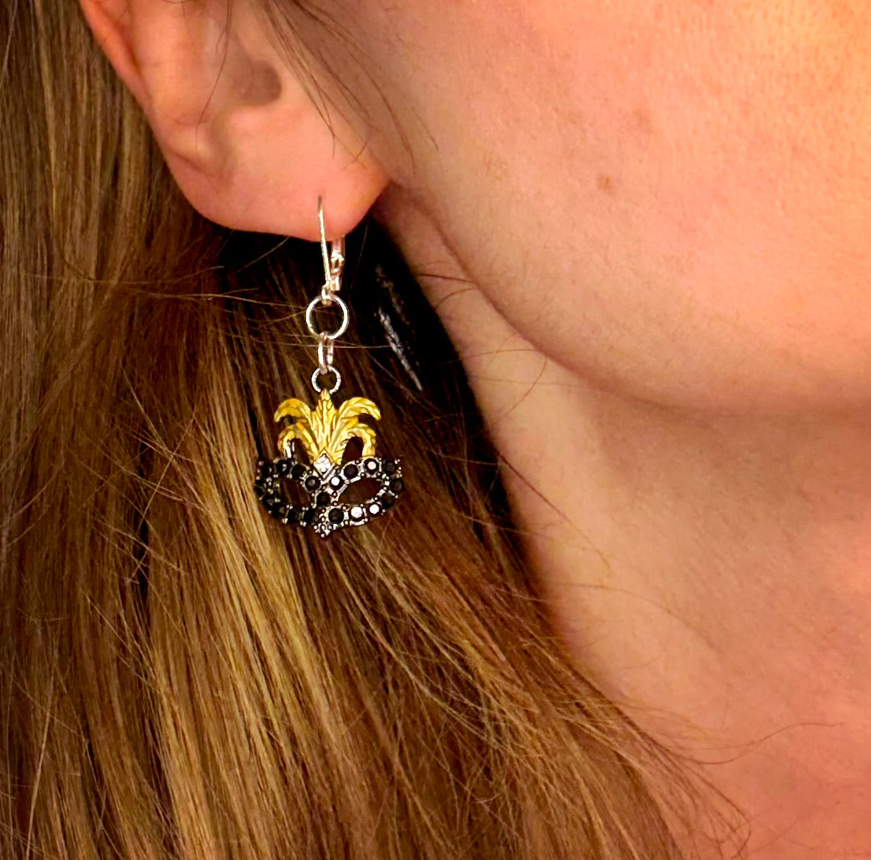 Mysterious Mascaraed Earring Set