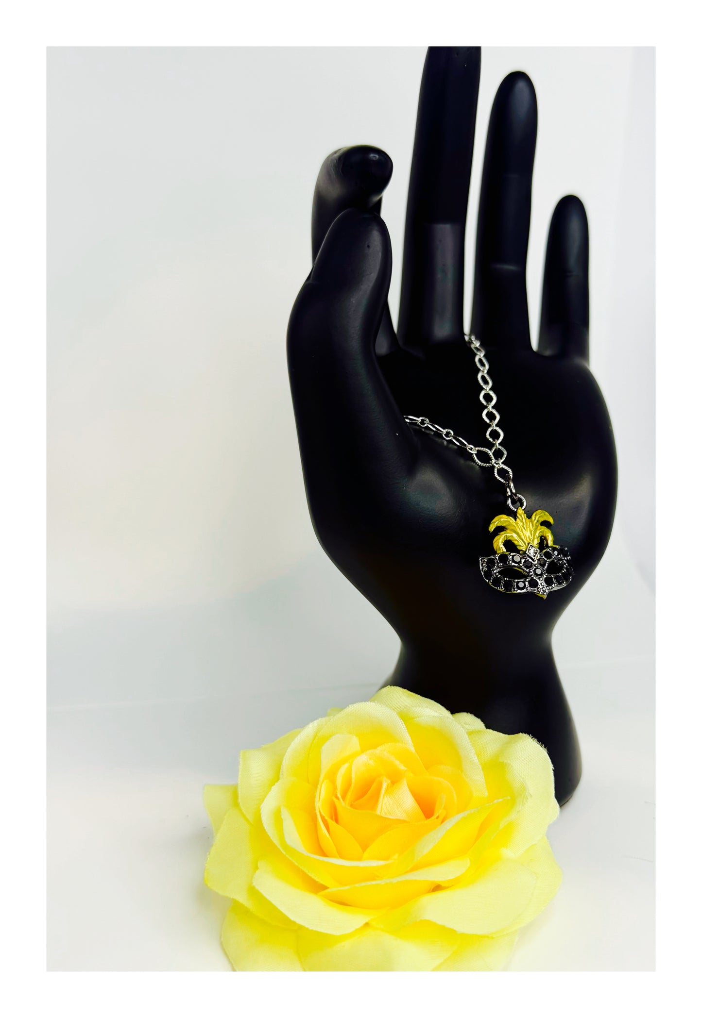 ✨*Mysterious Mardi Gras Mask Necklace*✨