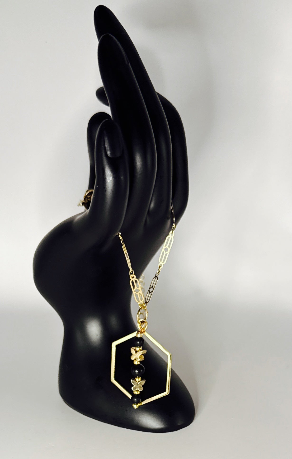 **Black and Gold Trendsetter Necklace**