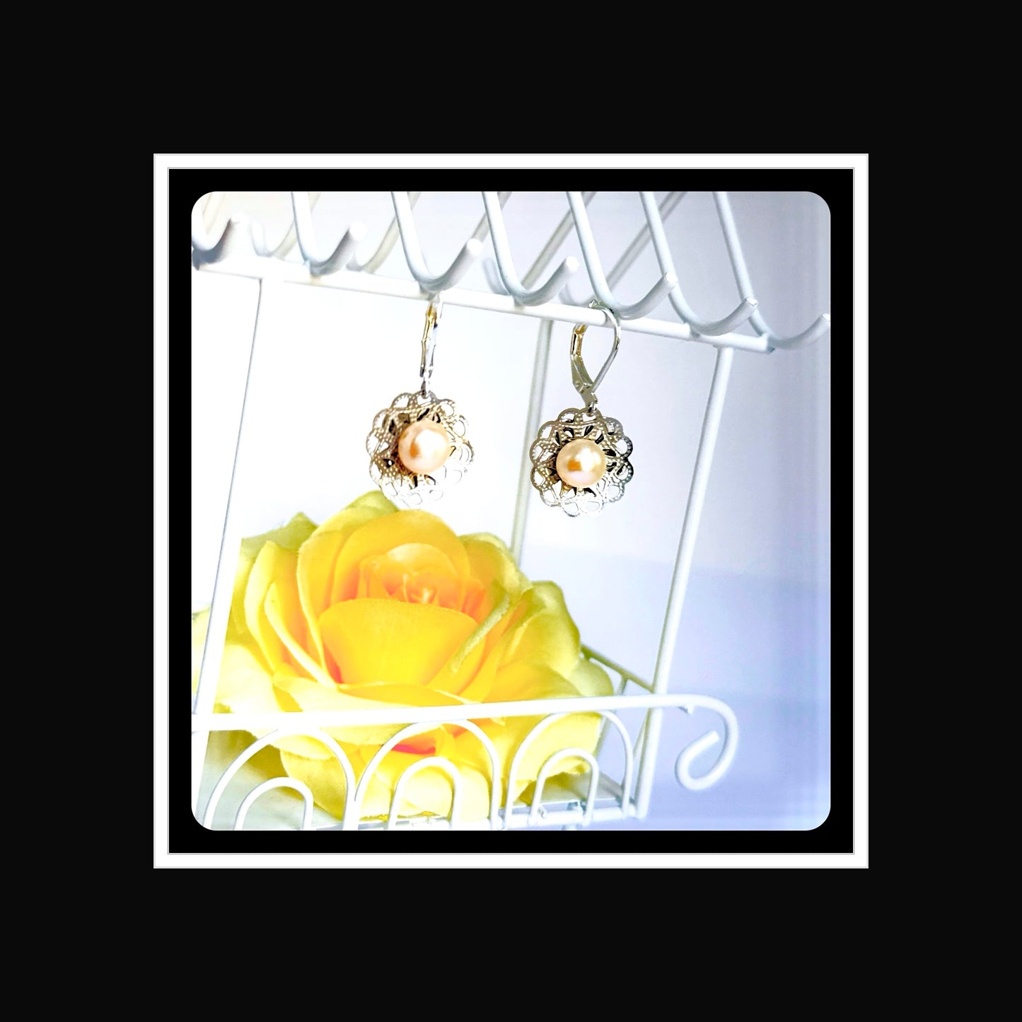 ✨Silver-Cradled Pearl Earrings✨