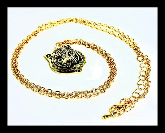 ✨Tenacious Tiger Medallion Necklace✨
