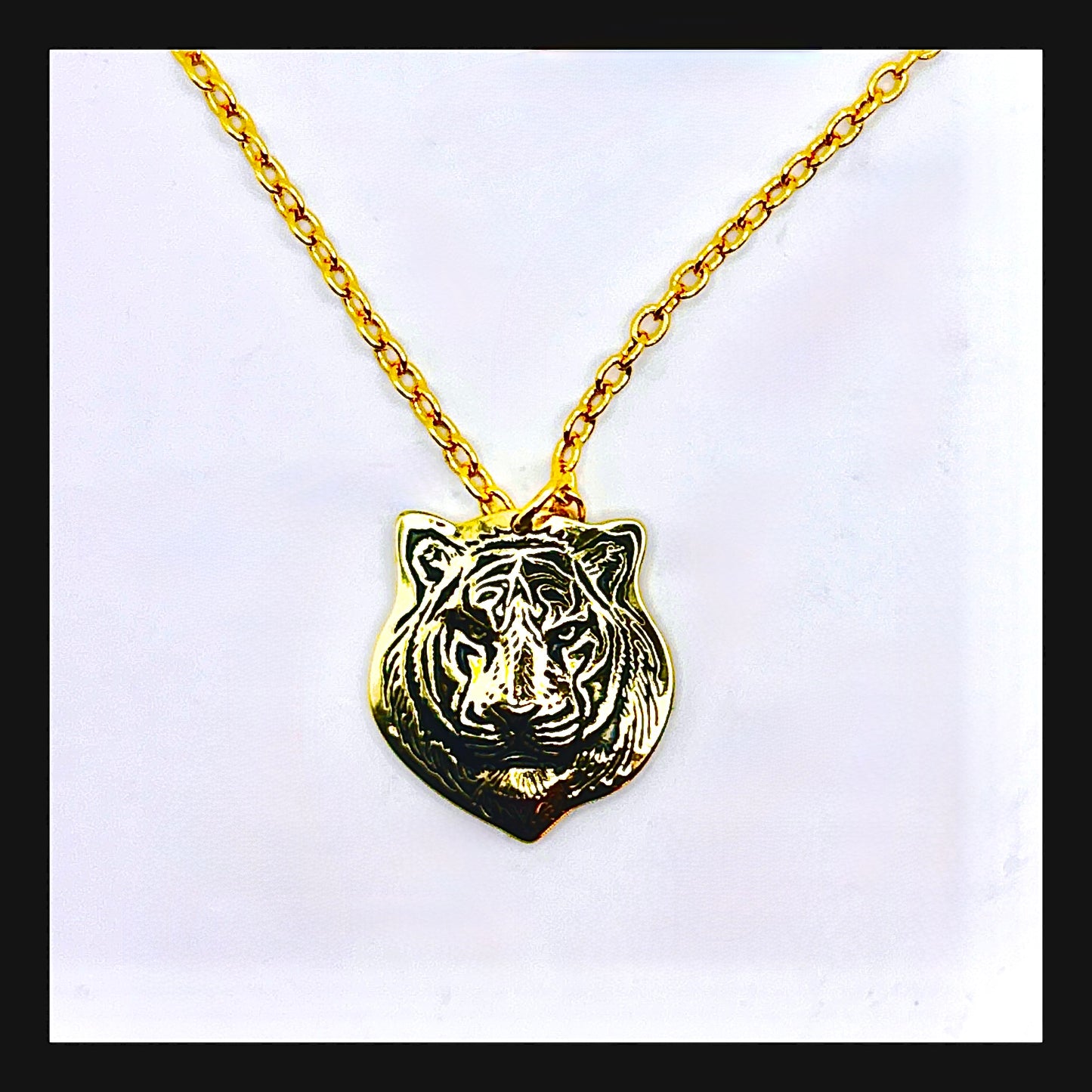 ✨Tenacious Tiger Medallion Necklace✨