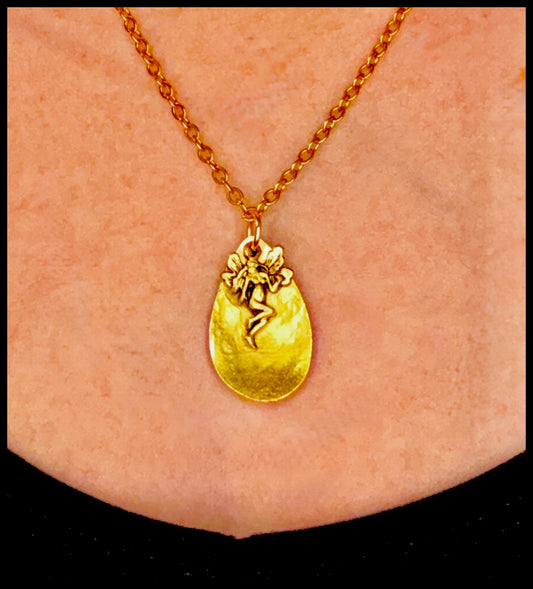 ✨Golden Goddess Pendant Necklace✨