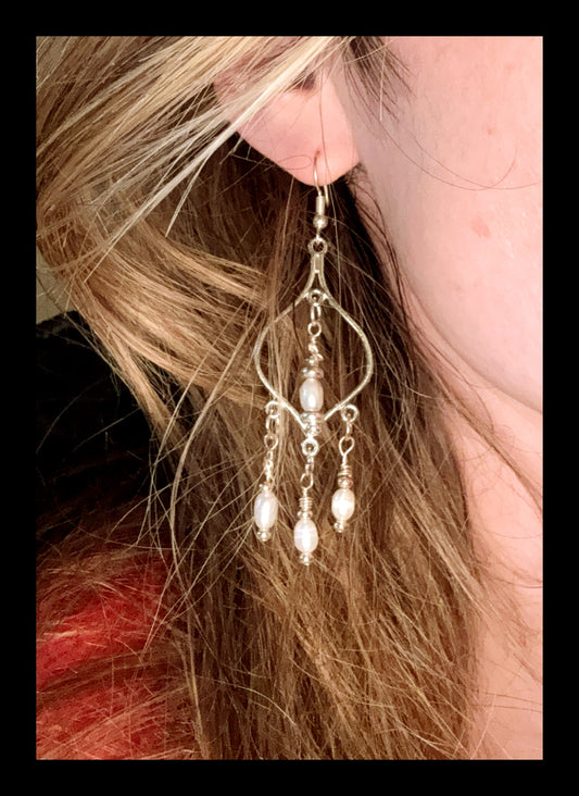 ✨Simple Elegance: Freshwater Pearl Flair Earring Set✨