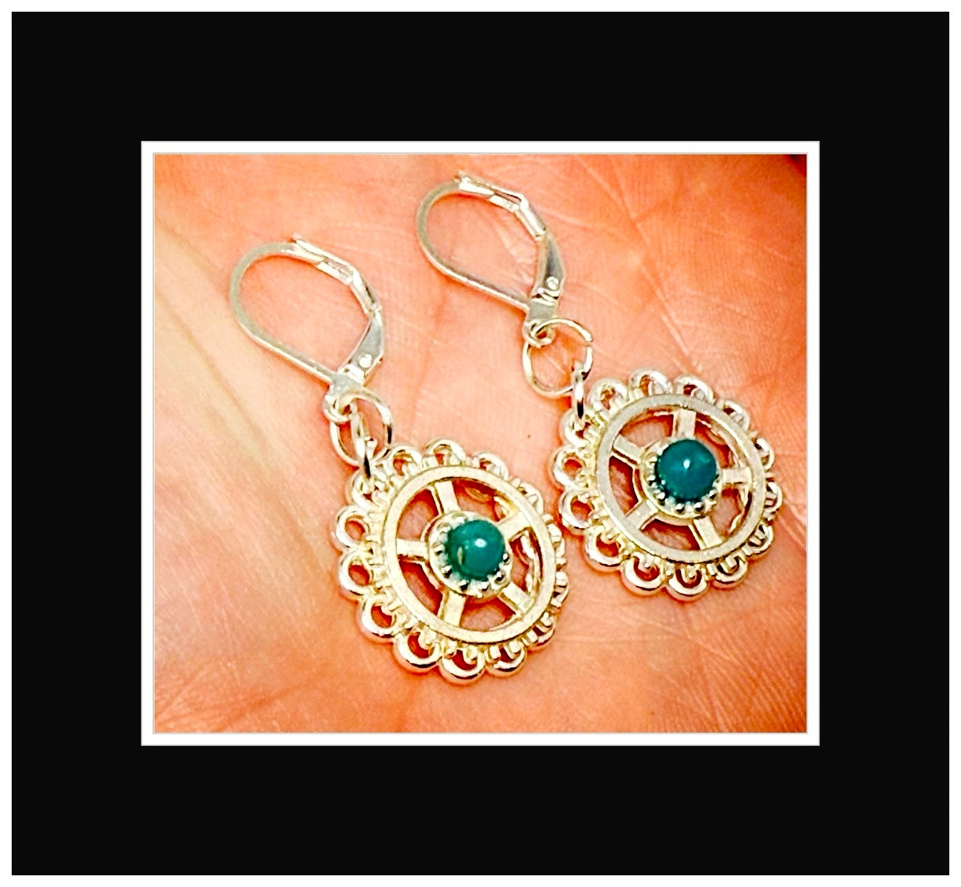 ✨Silver Serpentine Circle Earrings✨