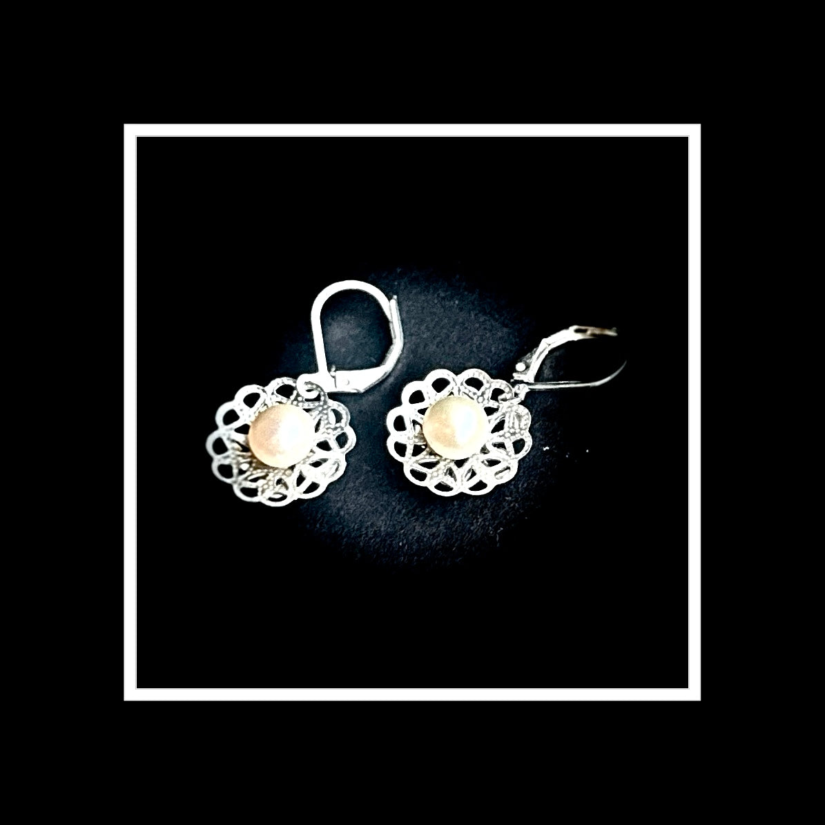✨Silver-Cradled Pearl Earrings✨