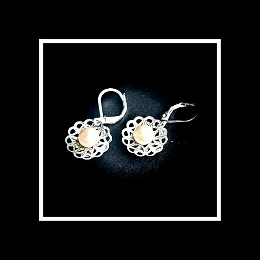 ✨Silver-Cradled Pearl Earrings✨