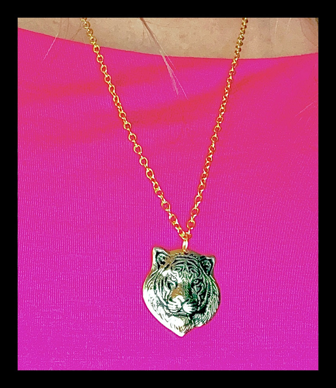 ✨Tenacious Tiger Medallion Necklace✨
