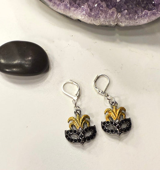 Mysterious Mascaraed Earring Set