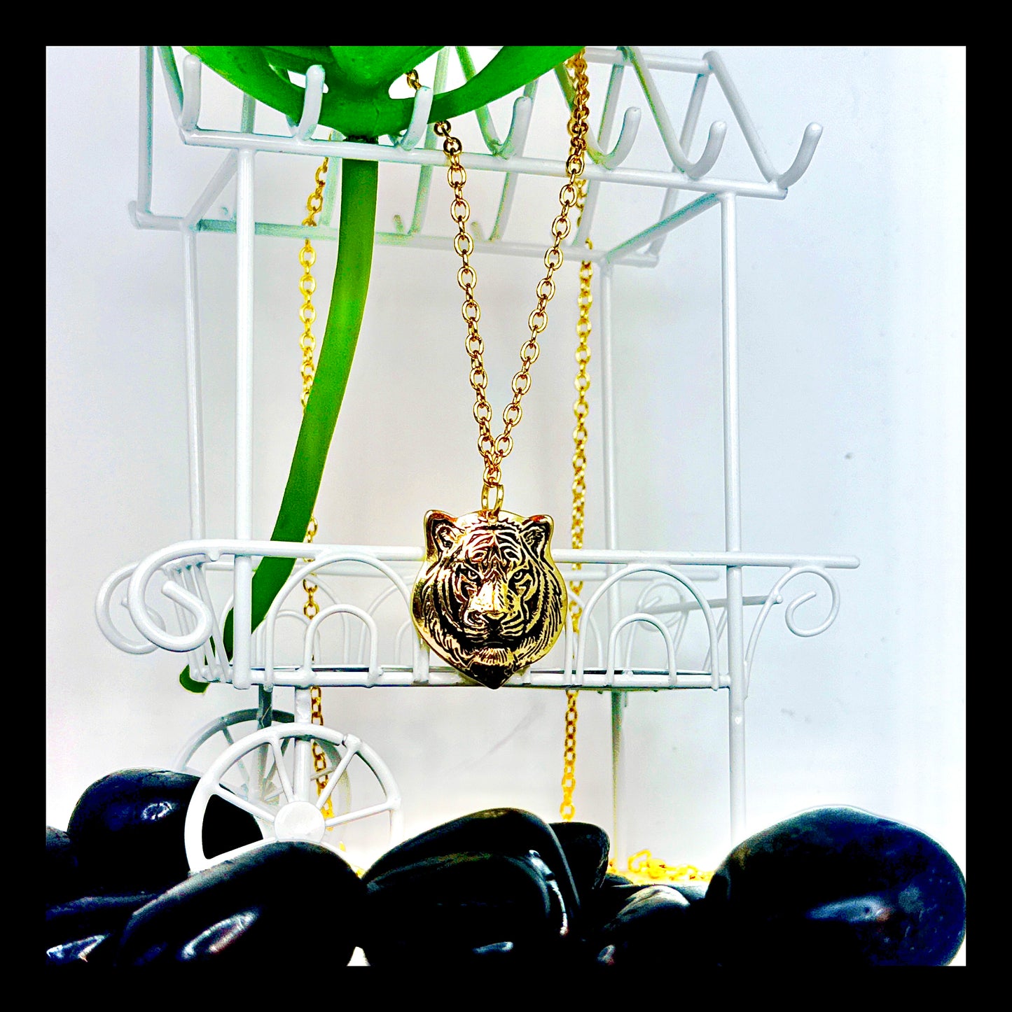 ✨Tenacious Tiger Medallion Necklace✨