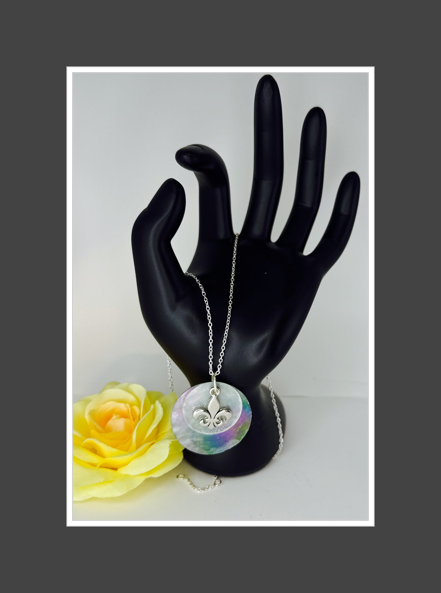 ✨Lundi Gras Necklace✨