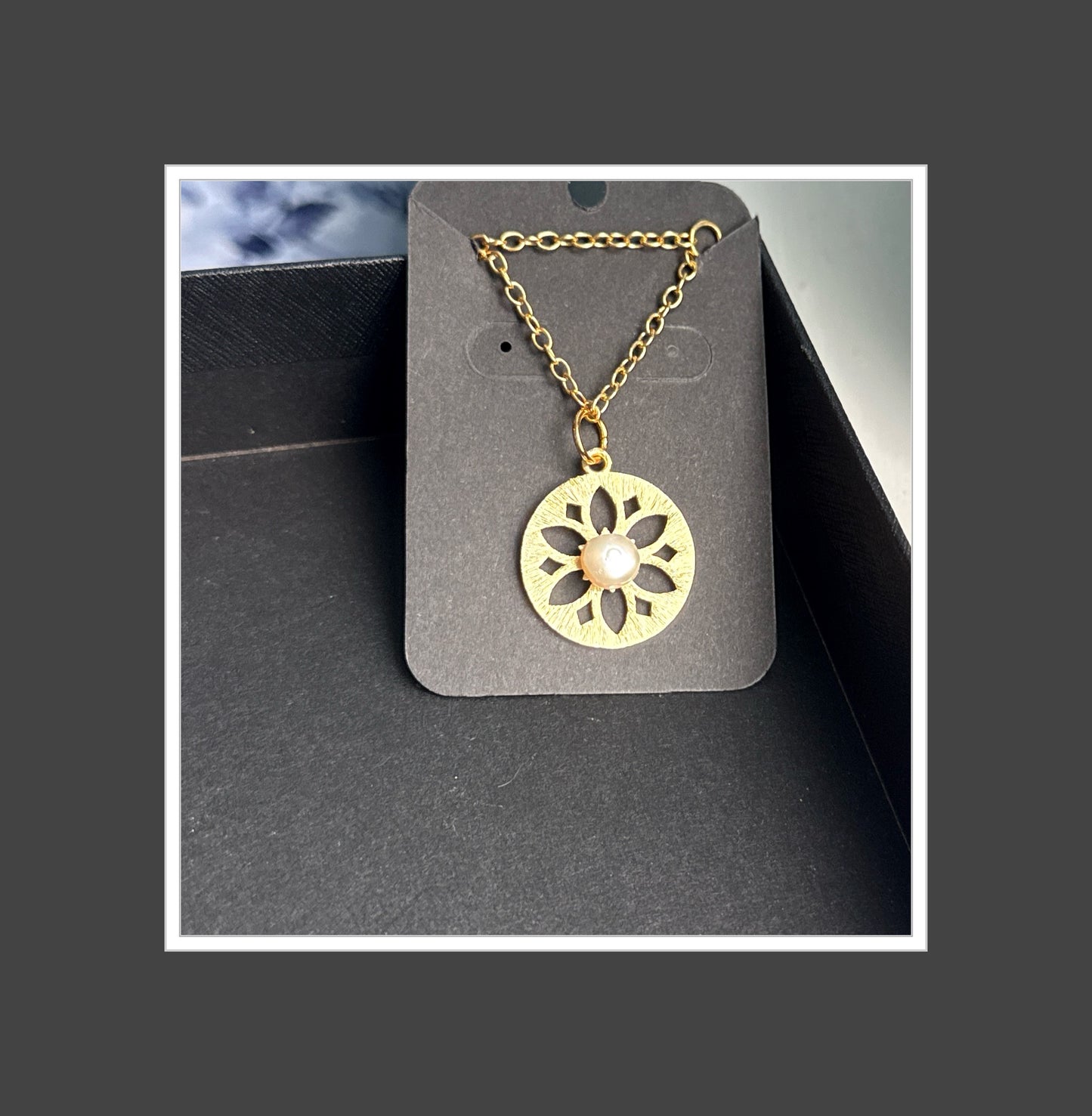 ✨The World is Your Oyster Necklace✨