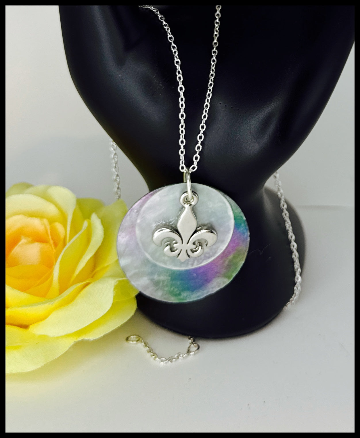 ✨Lundi Gras Necklace✨