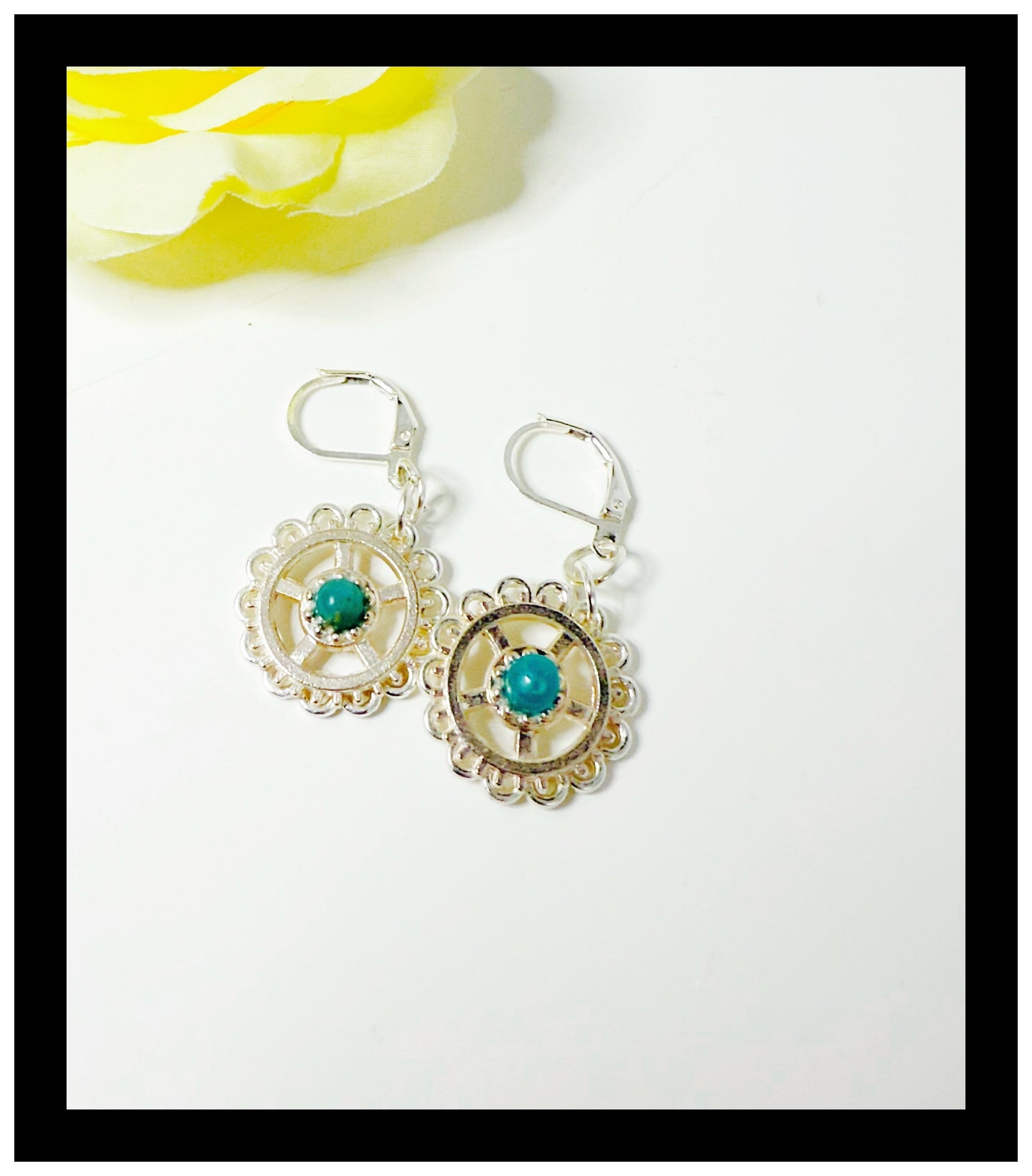 ✨Silver Serpentine Circle Earrings✨