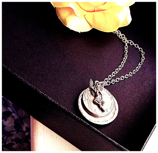 ✨The Queen of Pentacles Necklace✨