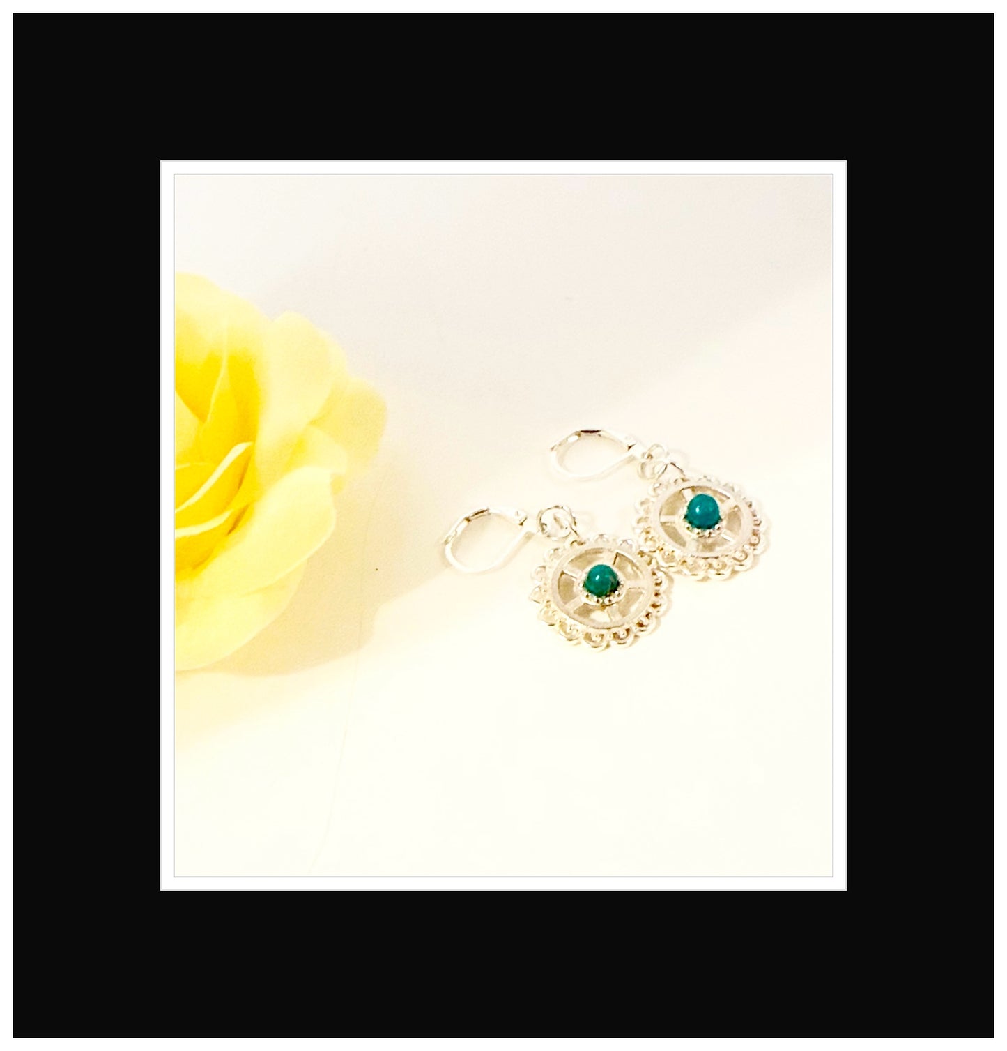 ✨Silver Serpentine Circle Earrings✨