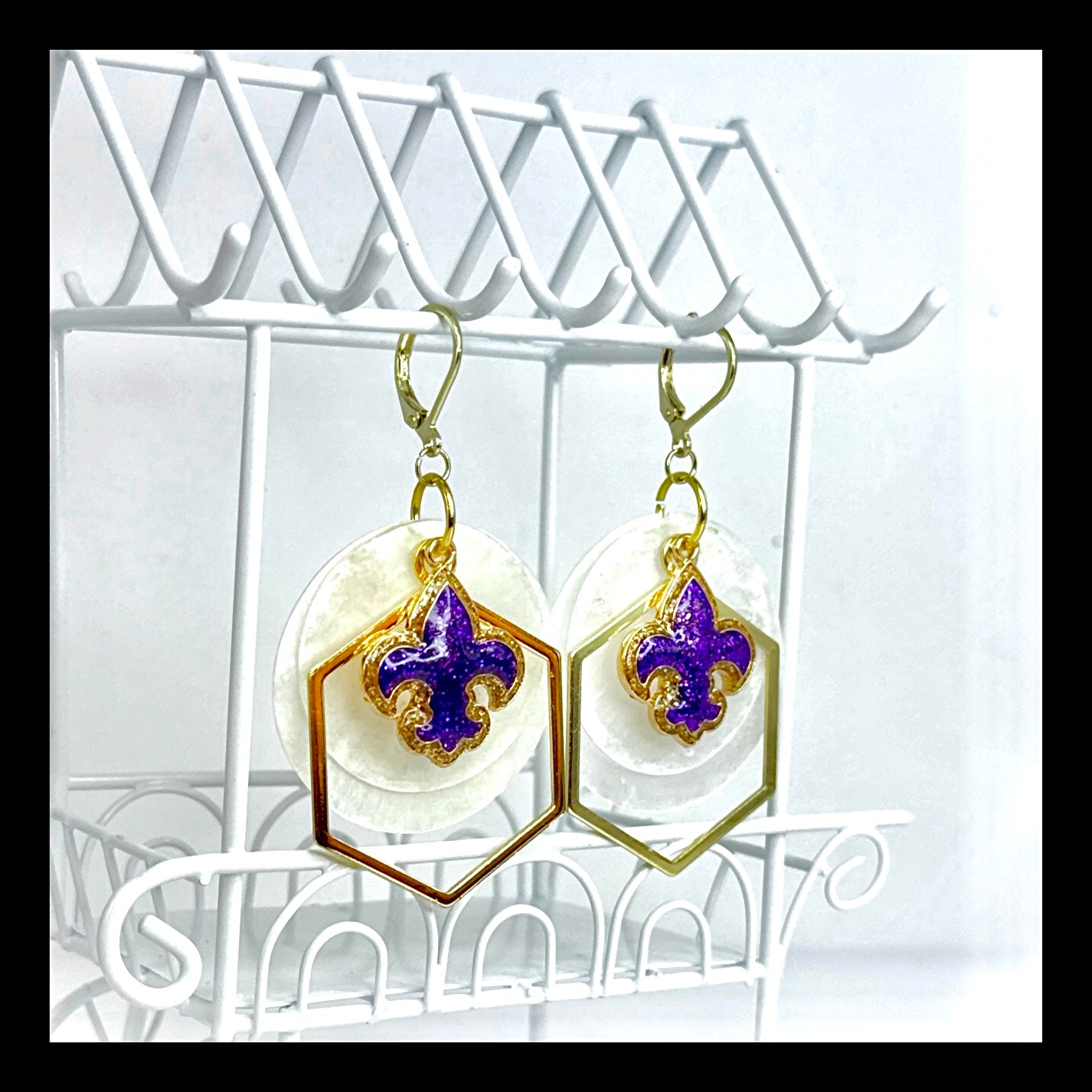 ✨Capiz Shell Mardi Gras Earring Set✨