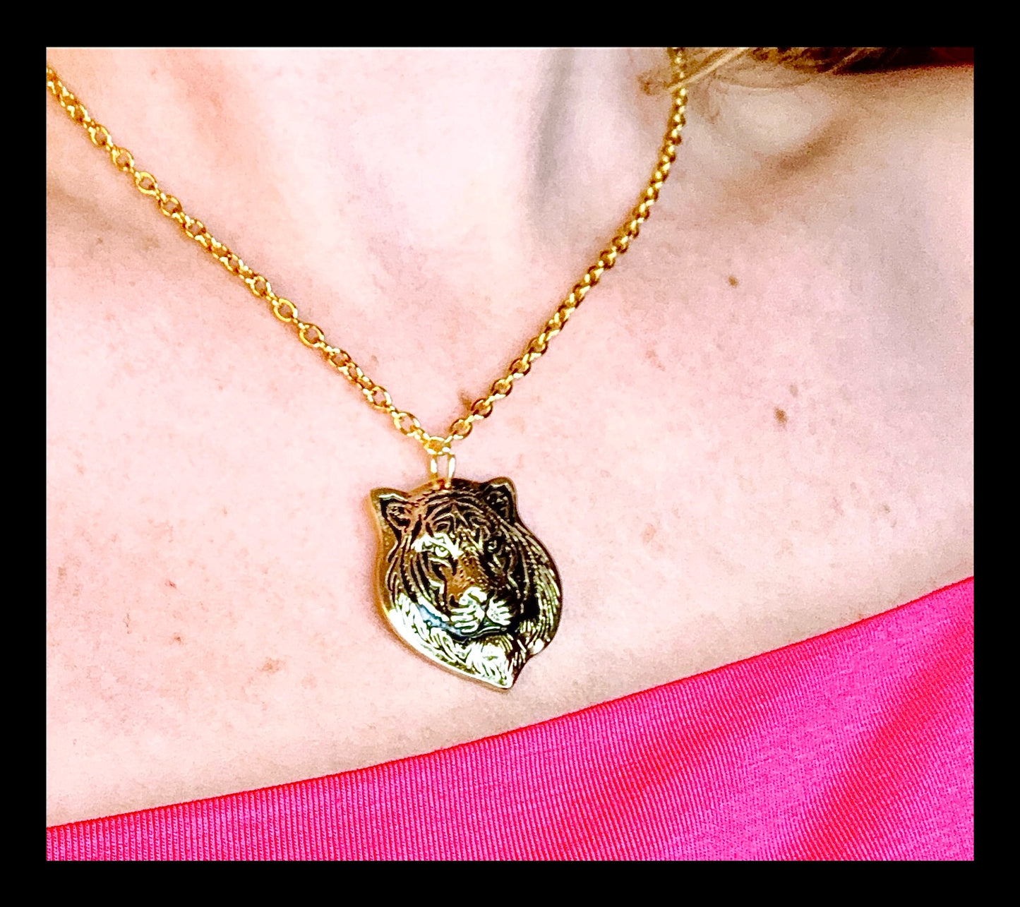 ✨Tenacious Tiger Medallion Necklace✨