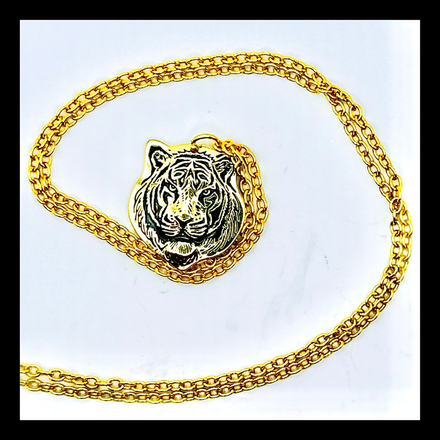 ✨Tenacious Tiger Medallion Necklace✨
