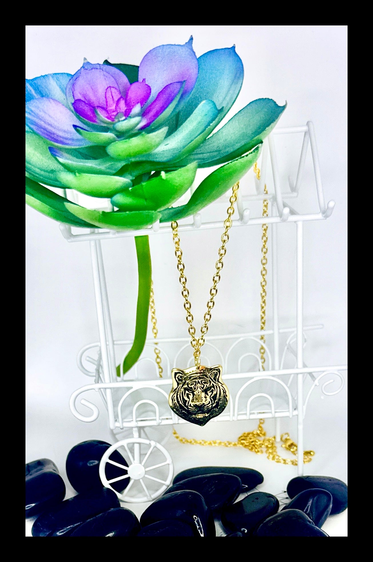 ✨Tenacious Tiger Medallion Necklace✨
